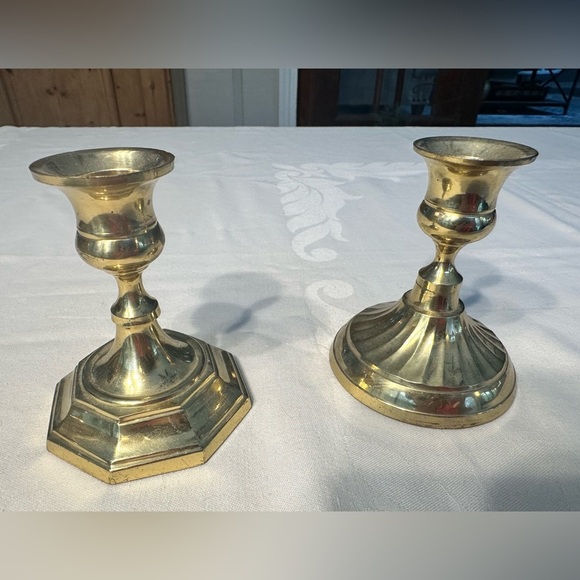 Set of 2 Mismatched Vintage Hosley Brass Laquered Candle Stick Holders - Picture 8 of 8